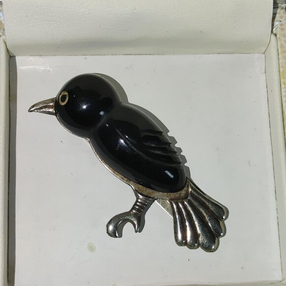 Black Bakelite Bird Crow Fur Clip Carved  Accents Vintage Silver Tone Metal Smal - Picture 9 of 9